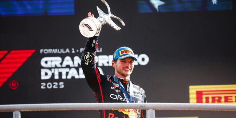 europapress_6939836_verstappen_max_ned_red_bull_racing_rb21_portrait_podium_during_the_2025-1-scaled