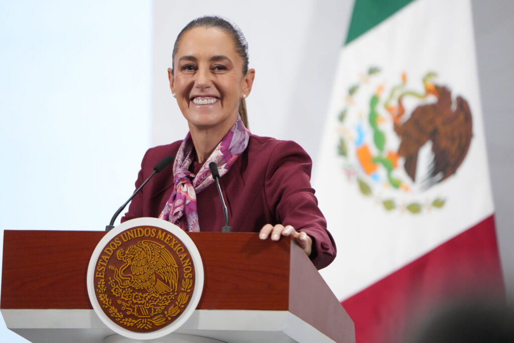 2025-10-16_Conferencia_de_prensa_matutina_-_Palacio_Nacional__06_HC