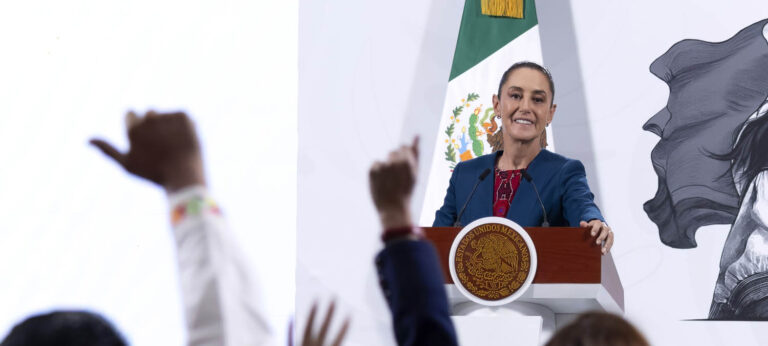 2025-10-22_Conferencia_de_prensa_matutina_-_Palacio_Nacional_15_JCB