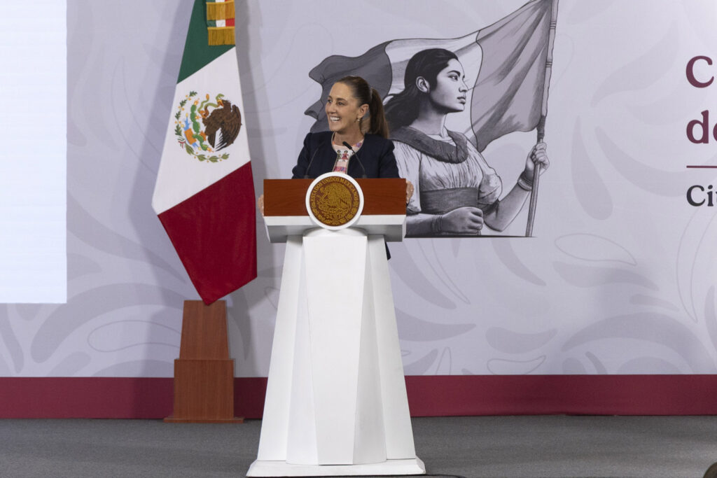 2025-12-04_Conferencia_de_prensa_matutina-Palacio_Nacional_09_JCB