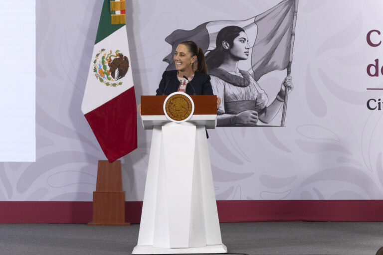 2025-12-04_Conferencia_de_prensa_matutina-Palacio_Nacional_09_JCB